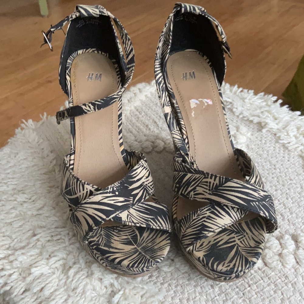 Shoes - Picture 2 of 3